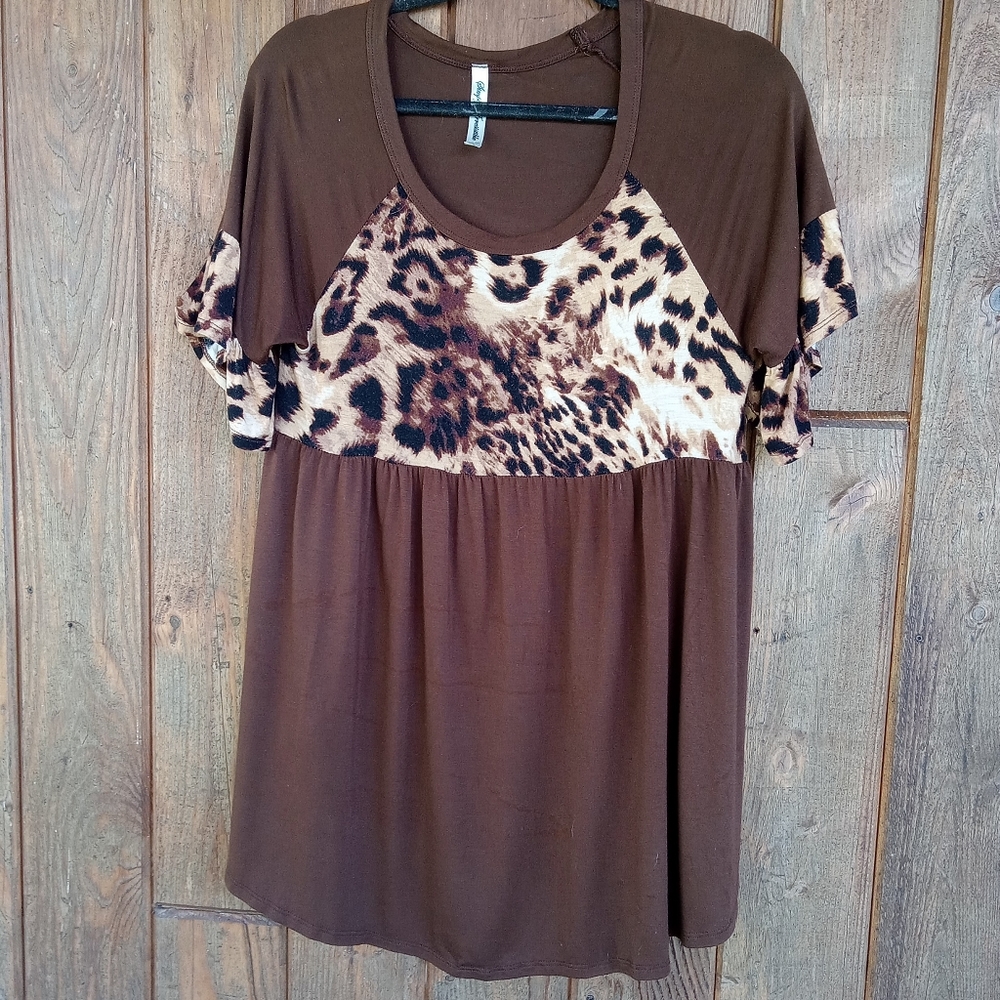 Simply Irresistible Size Small Leopard Print Top Ruffled Sleeves.